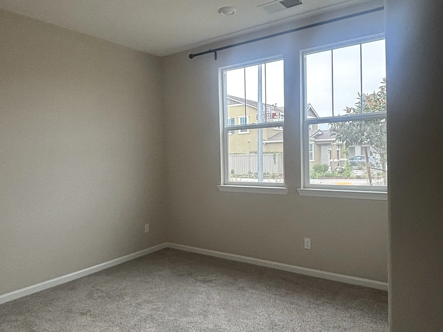Somerset Way-608 - 1 — Photo 4