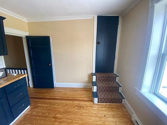 4th image of 102 S King St Unit B