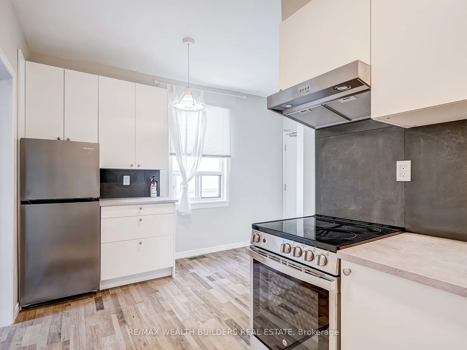1 bed, $2,000 — Photo 1