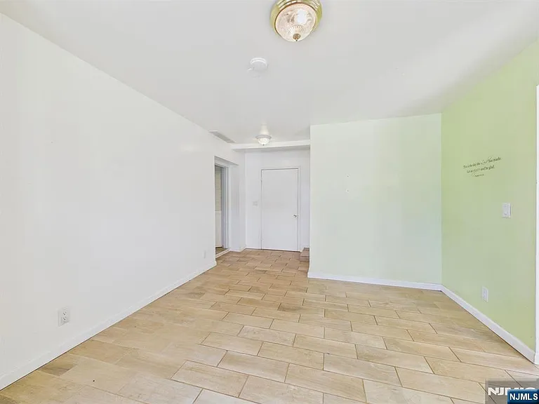 247 Malcolm Ave — Photo 7