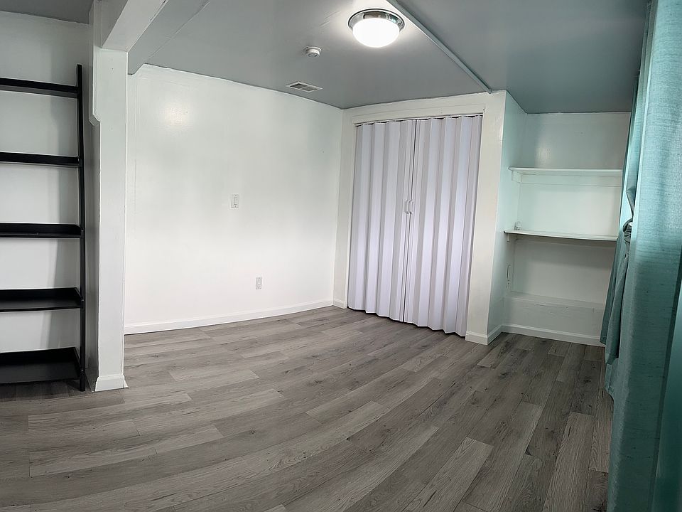 1st image of 16 Perita Dr