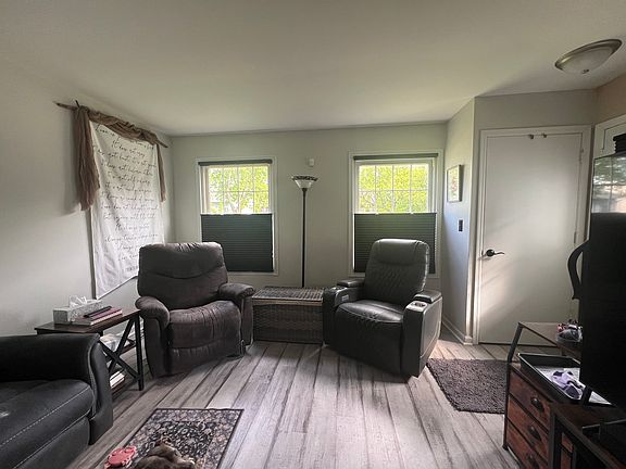 4th image of 1804 De Forest Ln
