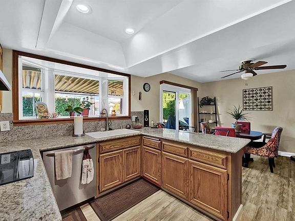 4th image of 106 Lassen Cir