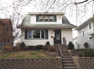 1281 Saint Albans St N, Saint Paul, MN 55117