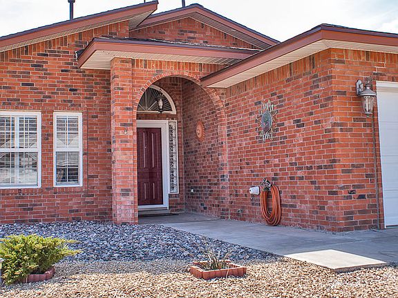 2nd image of 10812 Loma De Alma Dr