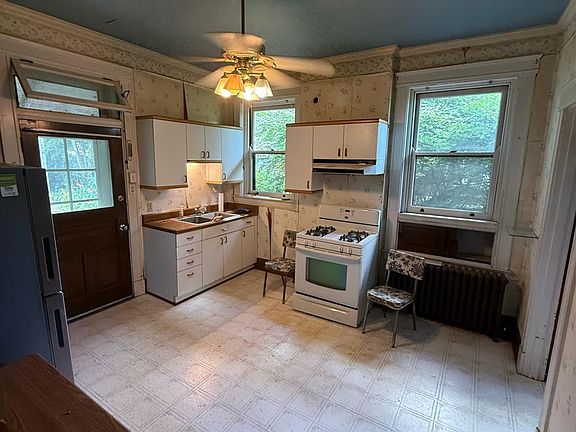 5th image of 1525 Marlowe Ave