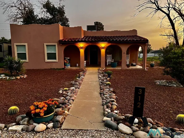 312 L St, Carlsbad, NM 88220