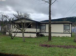 317 Applegate Ave, Drain, OR 97435