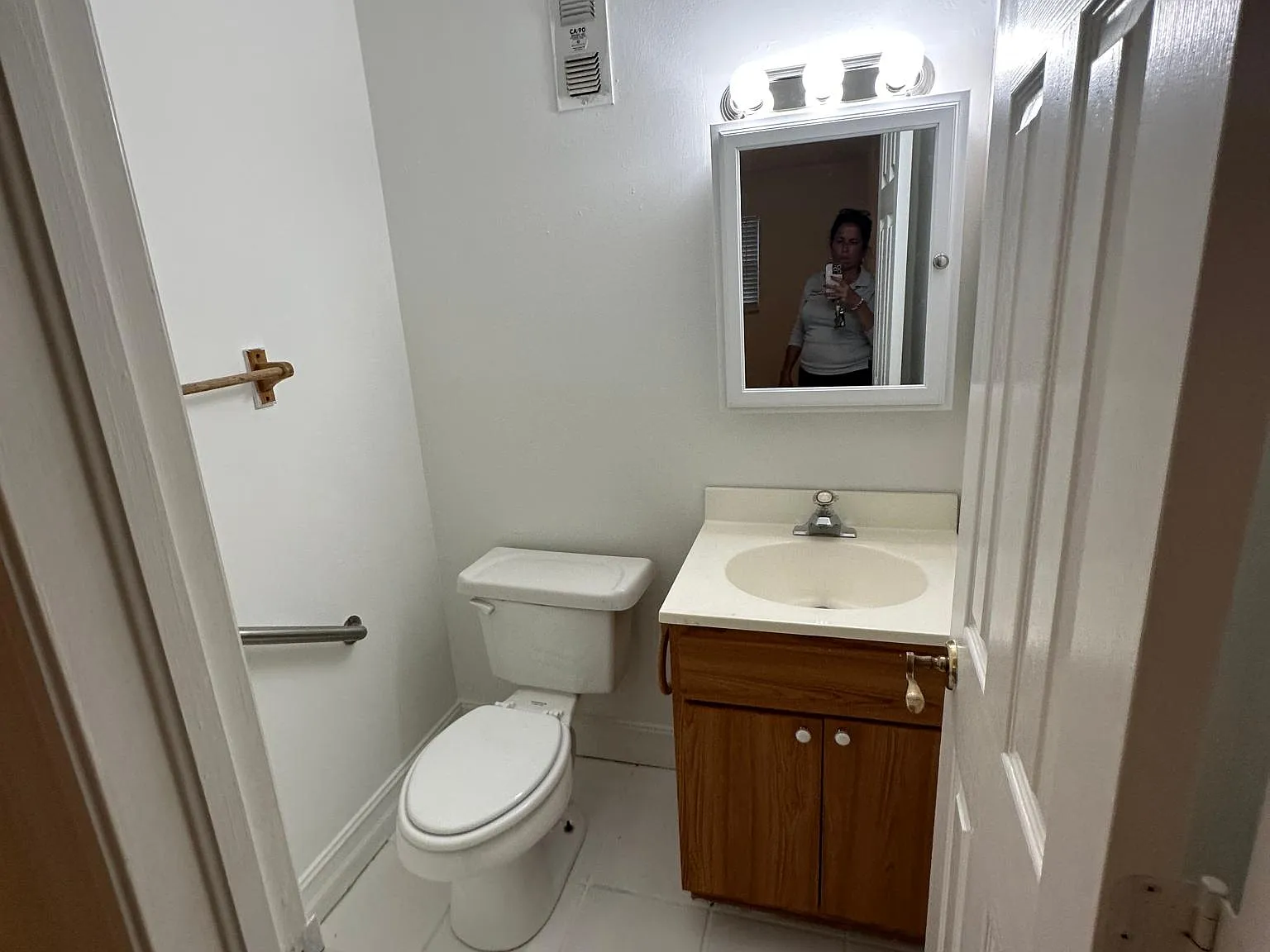 2135 Virginia Ave — Photo 2