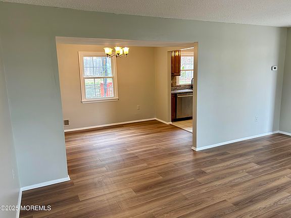 4th image of 878 Pioneer Dr