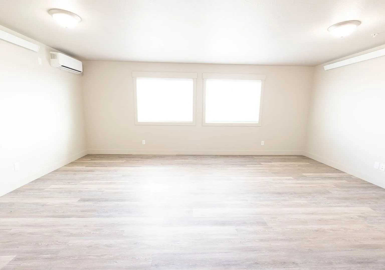6327 North Freedom Road — Photo 3