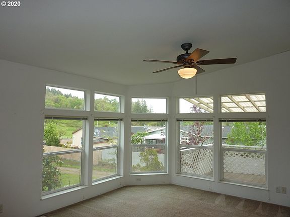3rd image of 514 Canyonville Riddle Rd