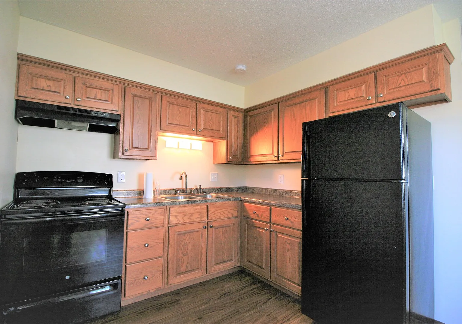 Central Avenue Apartments — Photo 1