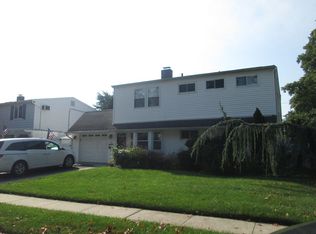 58 Friends Ln, Westbury, NY 11590