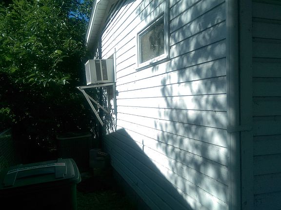 3rd image of 231 Basswood Dr