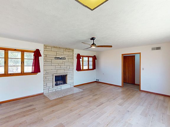 4th image of 420 Downs Ave