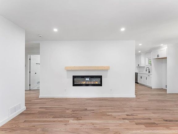 4th image of 2191 Tilson Cir