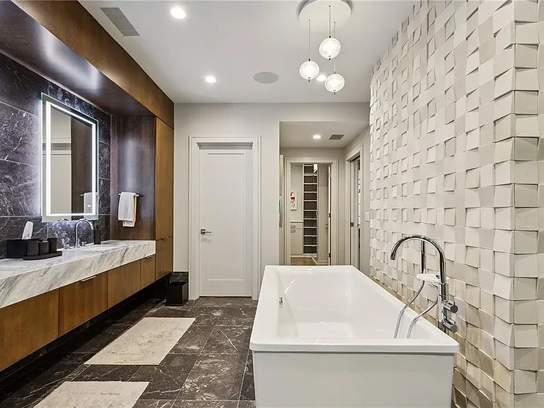 2525 Peachtree Rd NE #32 — Photo 27