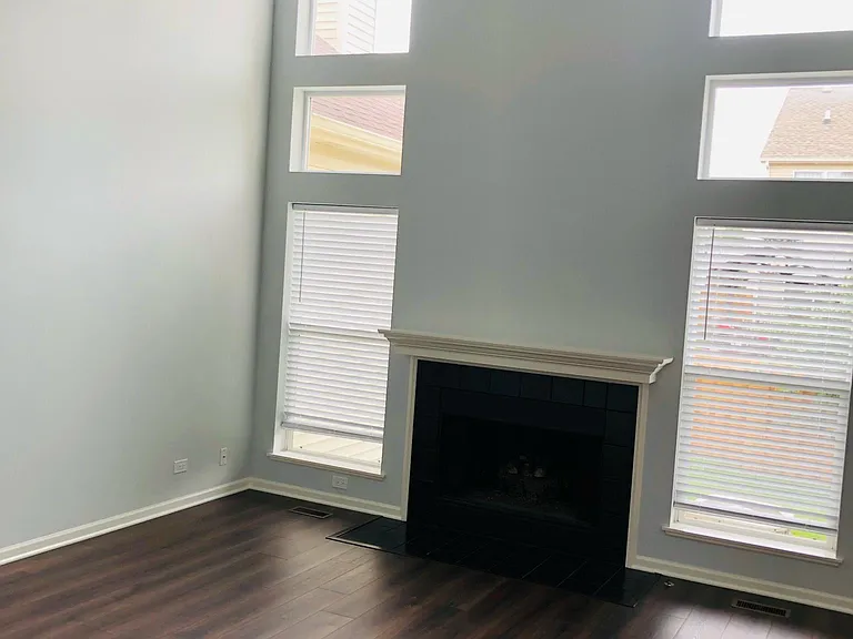 935 Cynthia Ln — Photo 4
