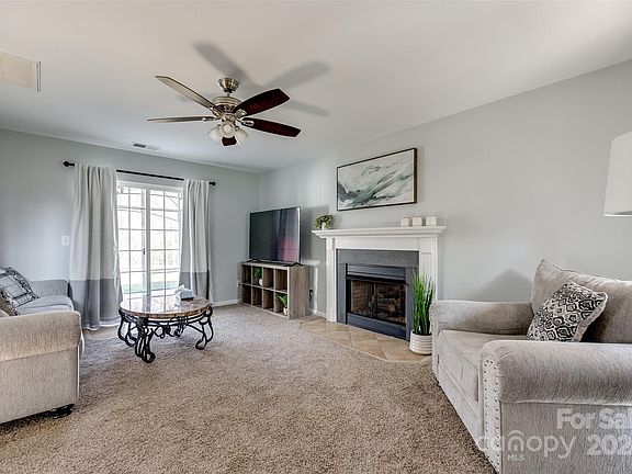 3rd image of 518 Stonehenge Dr