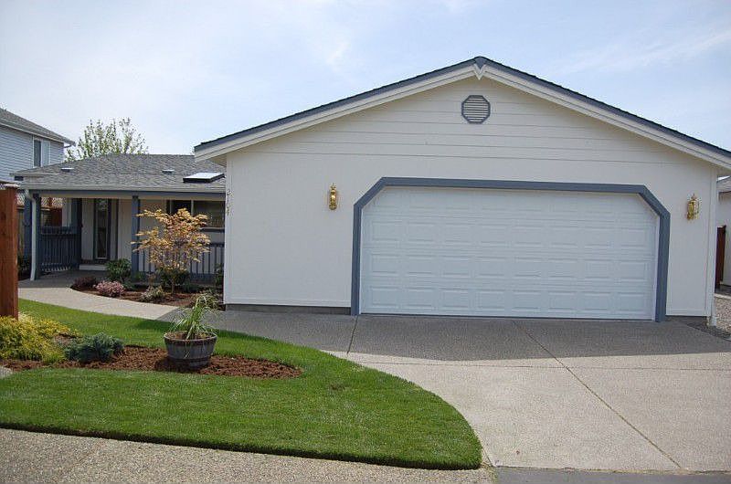 ~New Single Level Home in Gated Community w/Many Extra Amenities: Club House, Gym, Library, BBQ, RV 