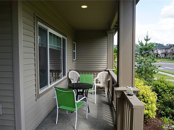 4th image of 984 43rd Ct NE