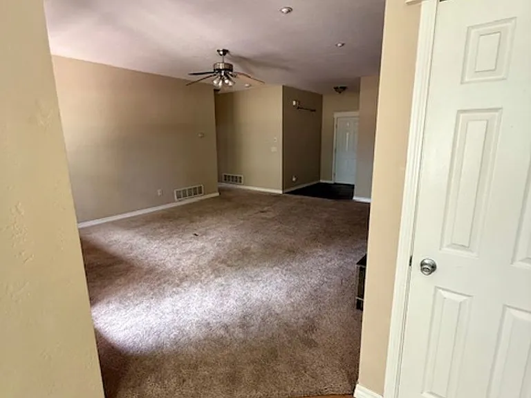 226 E River Rock Rd — Photo 13