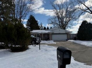 29300 Kensington Ct, Southfield, MI 48076
