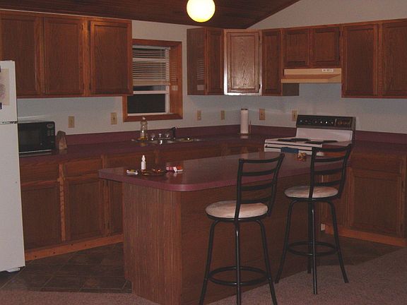 Kitchen w/ Island