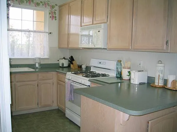 1862 Bedford Dr — Photo 6