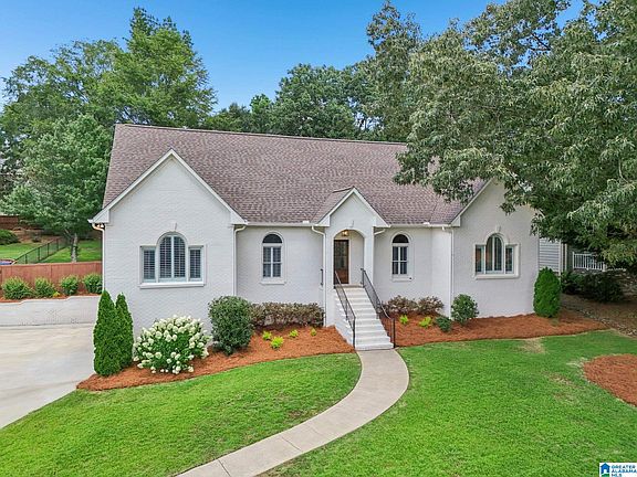 3rd image of 309 Palace Dr