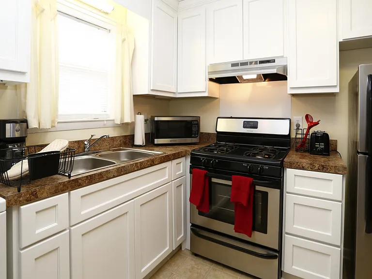 Lakeside Villas Apartments — Photo 8
