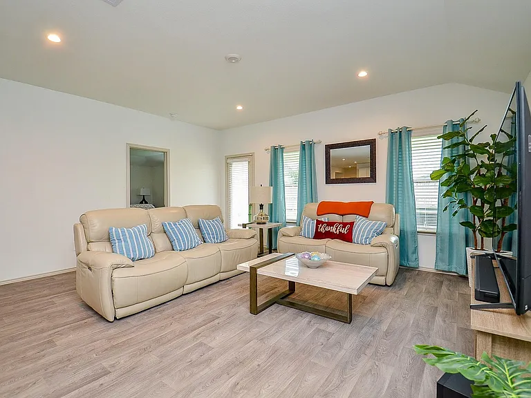 7203 Dawn View Ln — Photo 10