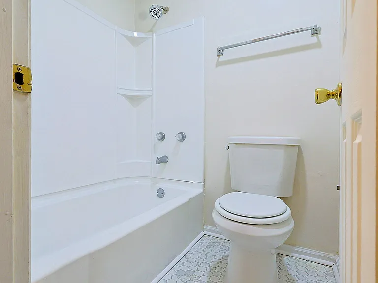 Bedroom 1 private bathroom pic 2