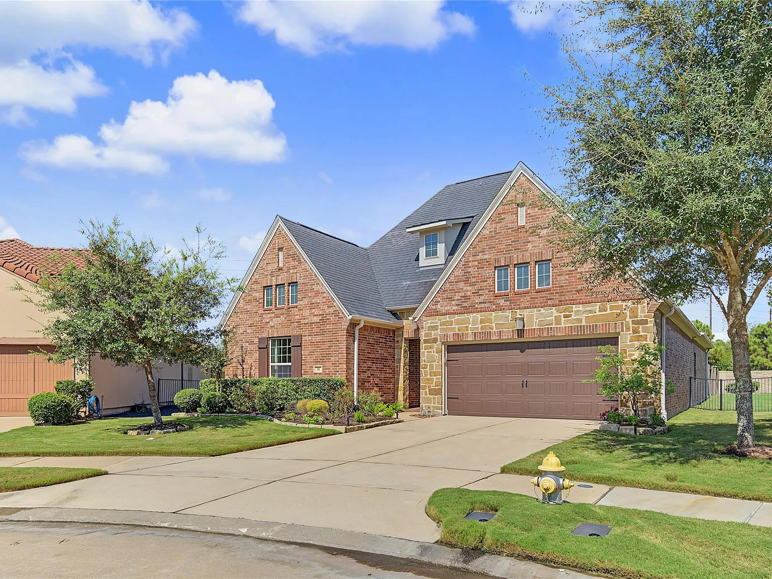 3 bed, 2.5 bath, 2455 sqft, $3,000 — Photo 2