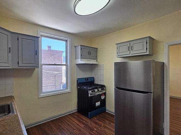 2nd image of 918 34th Ave Floor 3