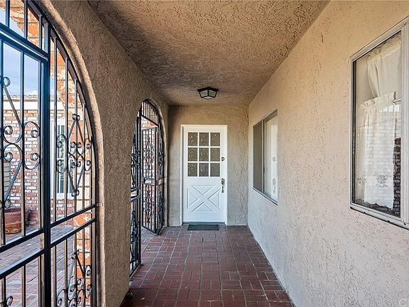 4th image of 916 W Denni St