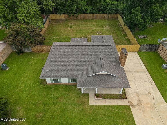 2nd image of 15116 Parkwood Dr N