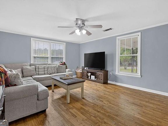 5th image of 107 Morgan St