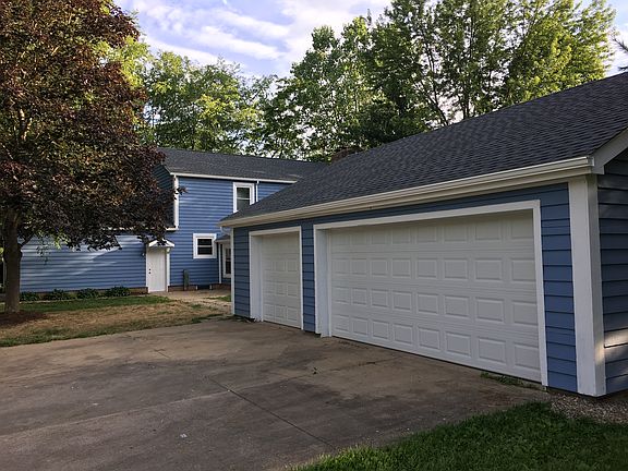 Detached 3+ garage