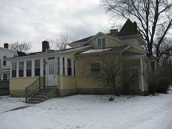 3rd image of 584 Scioto St