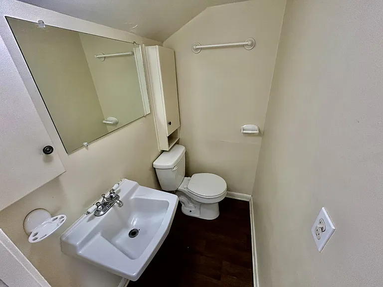 427 S Center St — Photo 8