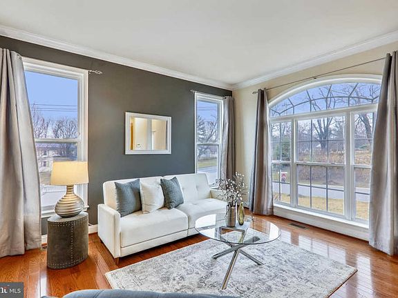 5th image of 8602 Hickory Hills Ln