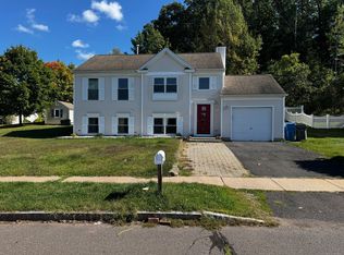 61 Cougar Dr, Manchester, CT 06040