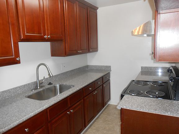 2nd image of 3440 Redwood Ct