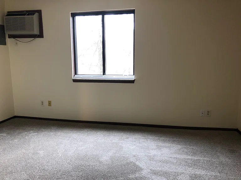 Bella Dora Rosamond Ave. Apartments — Photo 9