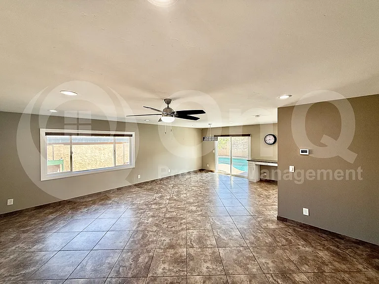 535 W Sweetwater Ave — Photo 9