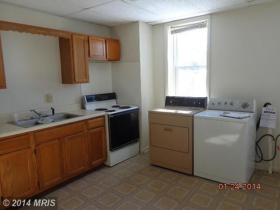 2nd image of 819 W Washington St