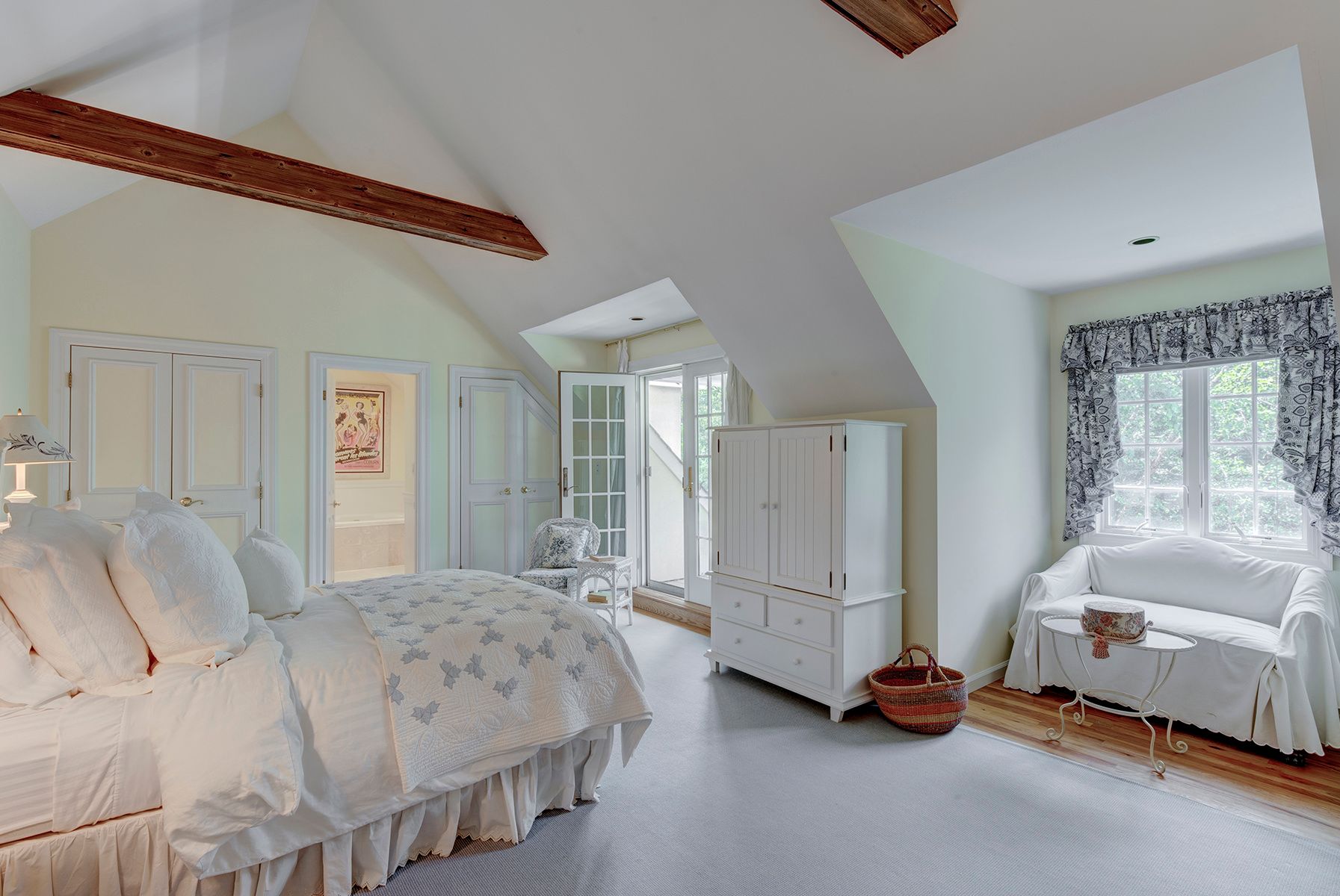 79 Tanager Ln, Water Mill, NY 11976 Out East