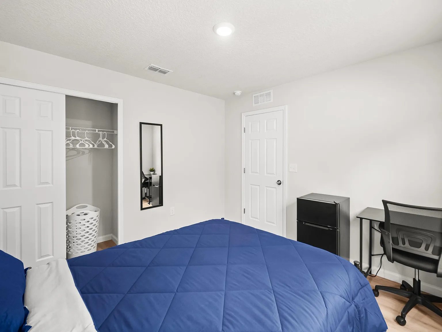 4 bed, 7.0 bath, 1784 sqft, $975 — Photo 2